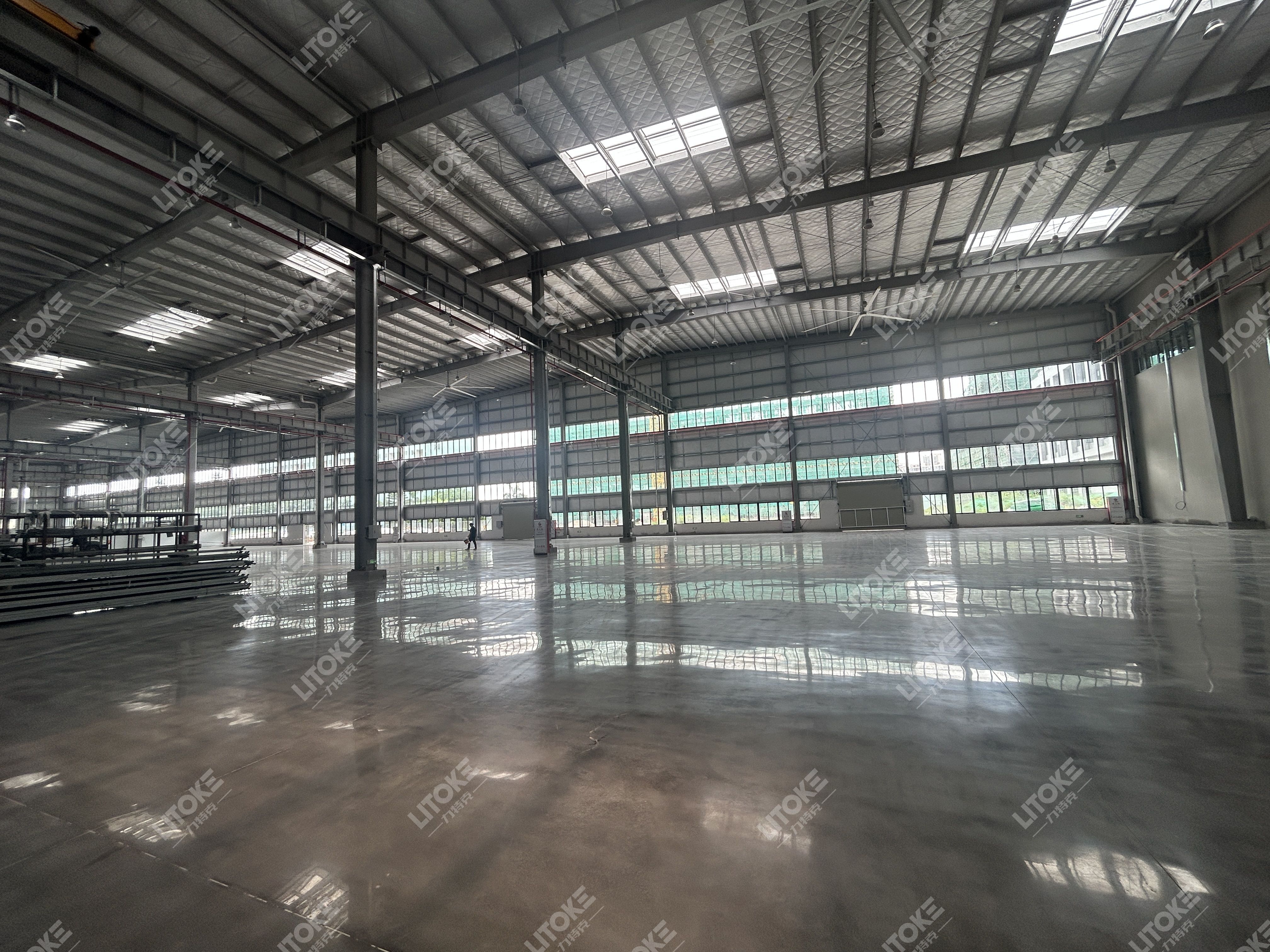 車間倉庫地坪翻新，用混凝土密封固化劑真的省錢嗎？算筆賬給你看！